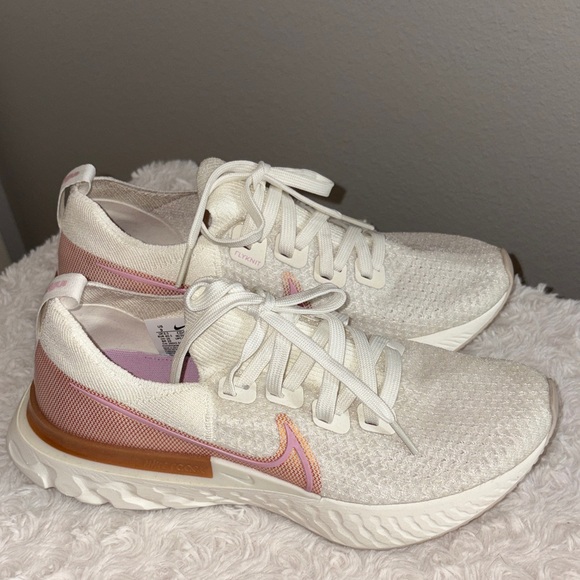 Women’s Nike React Infinity Run Flyknit 'Sail Metallic Copper' - Picture 2 of 6